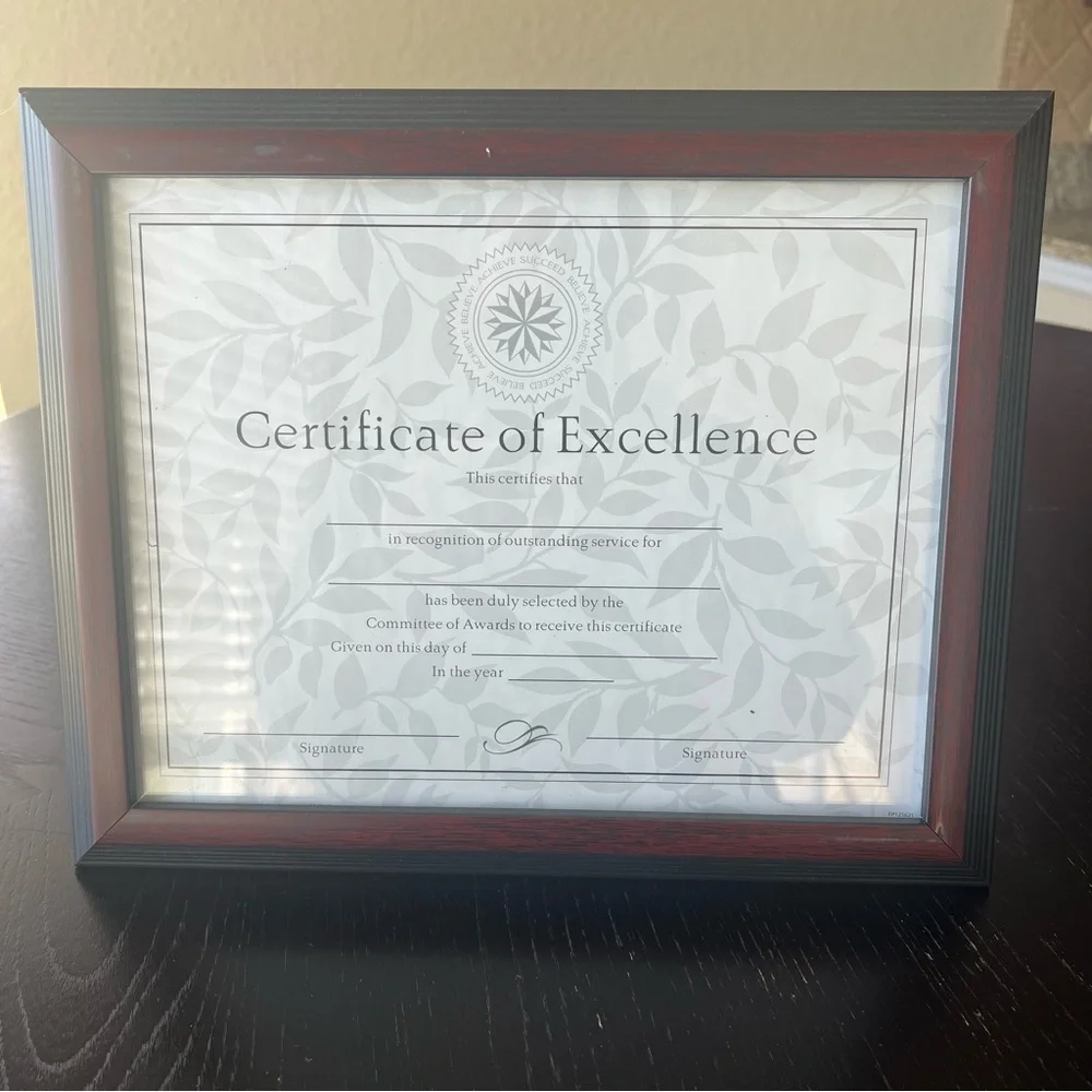 ✅ Plastic 8.5in x 11in certificate or document frame